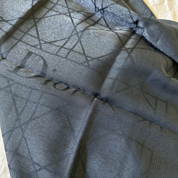 Dior Shawl - Picture 3 of 7